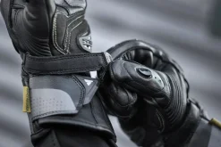 SHIMA STR-2 SHORT RACING GLOVES BLACK RED