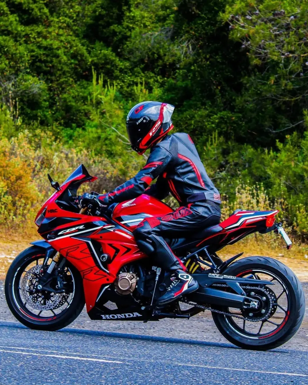 Shua Infinity 2-Piece Motorcycle Suit Black/White/Ducktail